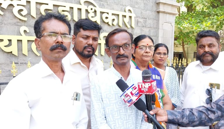 विविध राजकीय पक्ष आणि अपक्ष उमेदवारांनी उमेदवारी अर्ज दाखल केले