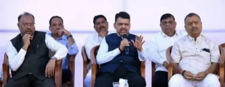 मुख्यमंत्री फडणवीस यांनी डिजिटल मिडियाला वगळल्याने पत्रकारांचा संताप.